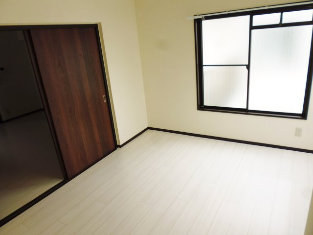 秋定マンションの洋室