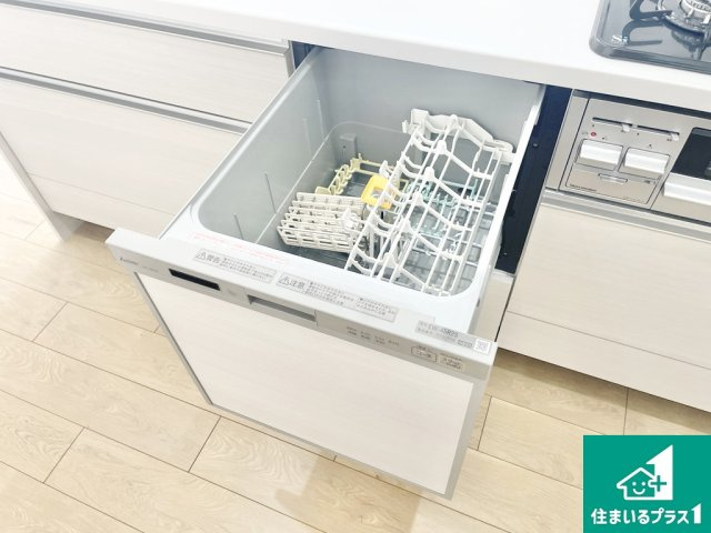 アグラード堺の内装|食事後の一仕事、食器洗いをボタン一つでお任せできちゃいます！場所を取らないビルトイン式なので、お料理スペースもしっかり確保！