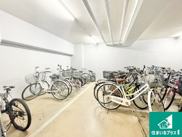 アグラード堺の駐輪場
