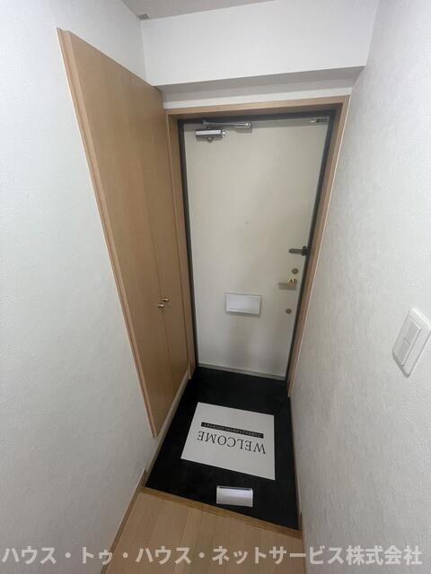 グロワール・エーリ弐番館の玄関