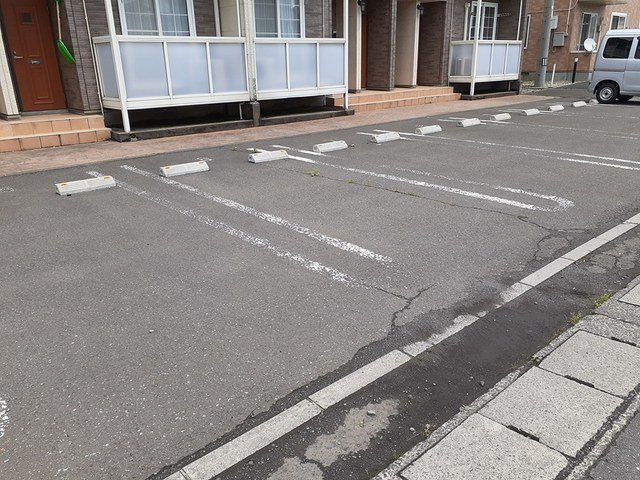 プリムロ－ズⅢの駐車場|駐車場があるので、車を買う予定の方も安心です