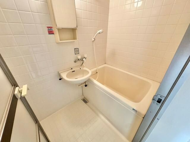 シャトルコンポの浴室