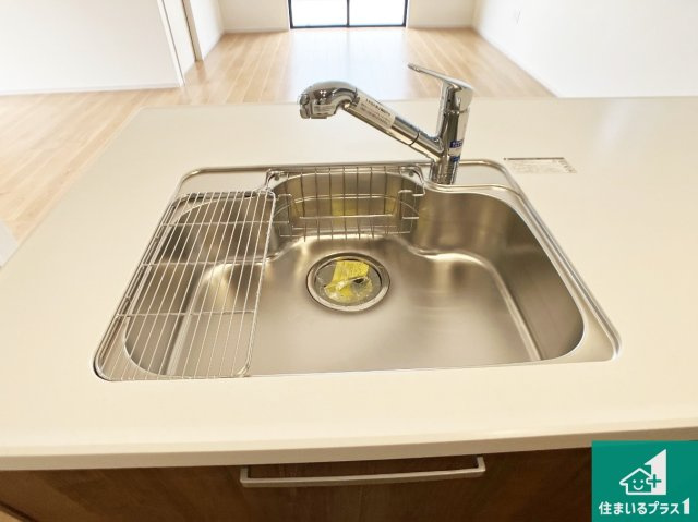 加古川市八幡町上西条　新築一戸建ての設備|蛇口の先端に浄水器を内蔵しています！原水と浄水、お湯と冷水、シャワーの切替えがワンタッチなので用途によって使い分けられます。