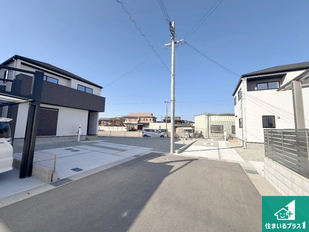 加古川市八幡町上西条　新築一戸建ての前面道路含む現地写真|車通りの少ない前面道路！お子様がいらっしゃるご家族でも安心！