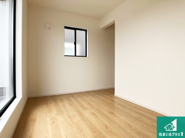 加古川市八幡町上西条　新築一戸建ての洋室|収納スペースが充実しているので子供の成長に合わせてたくさん収納ができます！家族構成に合わせた様々な活用ができる収納！