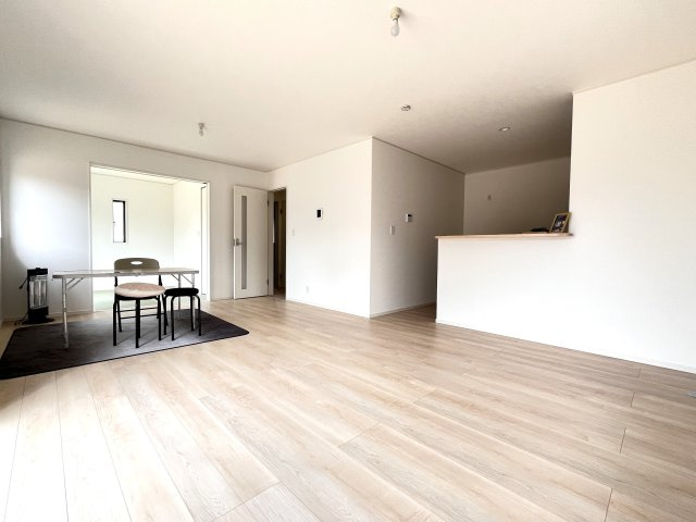 ●亀山市羽若町第1 新築戸建【全4棟】の居間・リビング