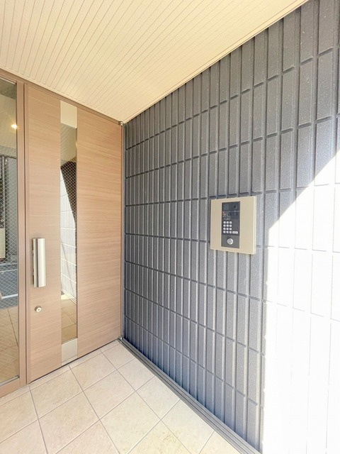 メゾンシュシュのエントランス|★オートロック付き★