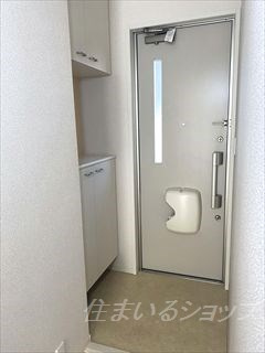 広島市安佐北区落合２丁目のアパートの玄関|シューズボックス