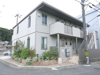 広島市安佐北区落合２丁目のアパートの外観|玄関側の外観です