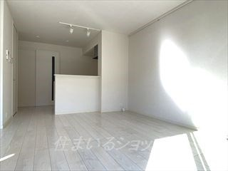 広島市安佐北区落合２丁目のアパートの居間・リビング|人気の対面キッチン