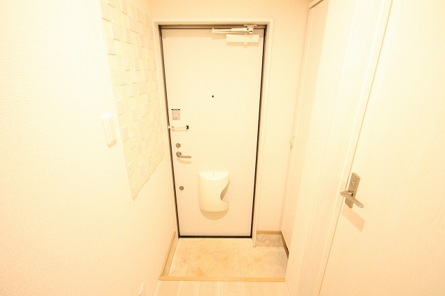 名古屋市西区栄生１丁目のアパートの玄関