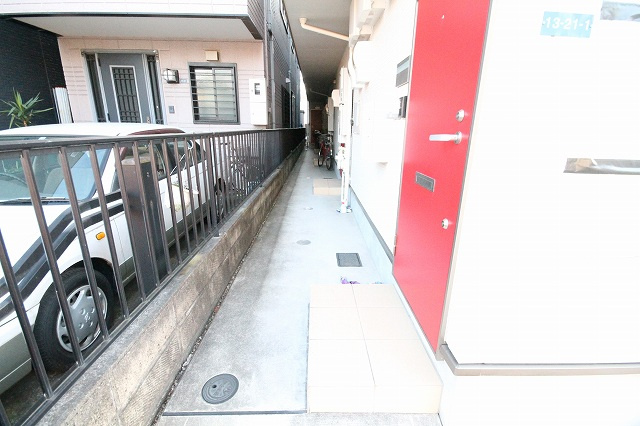 名古屋市西区栄生１丁目のアパートのエントランス