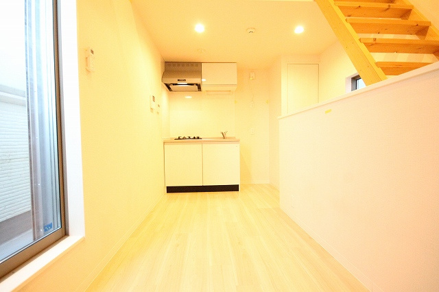 名古屋市西区栄生１丁目のアパートの居間・リビング