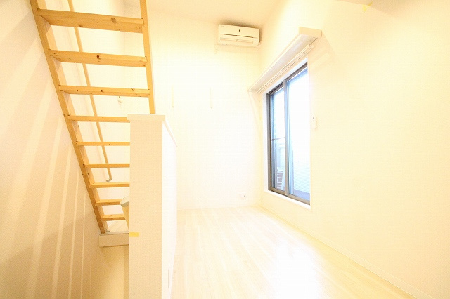 名古屋市西区栄生１丁目のアパートの洋室