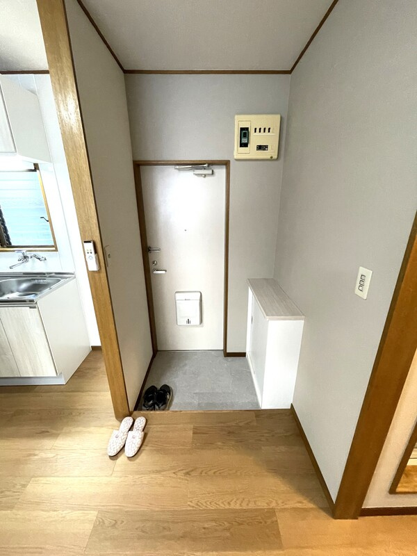 ホームズ大久保の玄関
