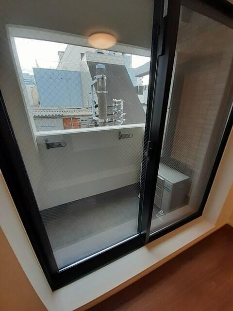 ＬａＳ．Ｔ．Ｙ．Ｋ．ビルヂングのバルコニー