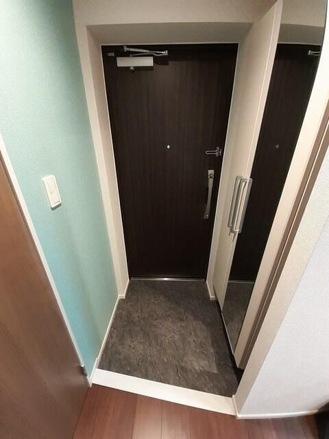 ＬａＳ．Ｔ．Ｙ．Ｋ．ビルヂングの玄関