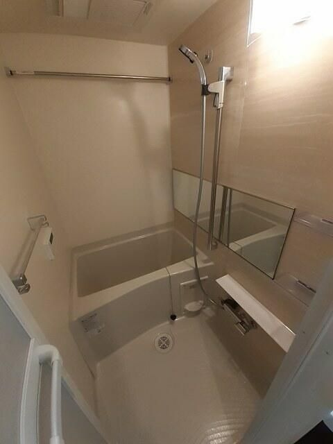 ＬａＳ．Ｔ．Ｙ．Ｋ．ビルヂングの浴室