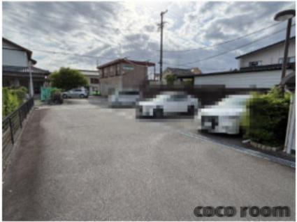 Ｋ・フォルティアの駐車場