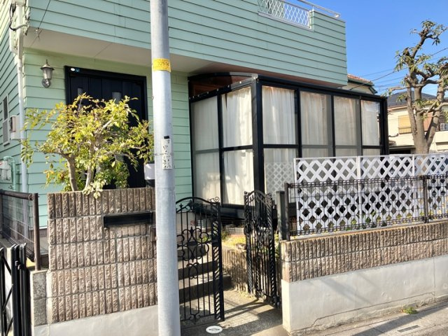 里戸建のエントランス