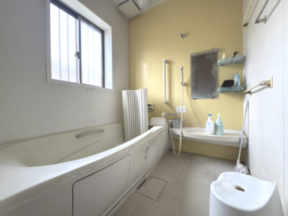 保育園目の前！小山市若木町の中古戸建の浴室|日々の疲れを癒すお風呂付です