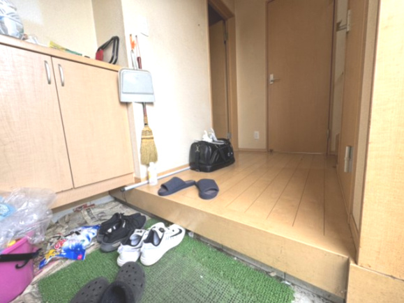保育園目の前！小山市若木町の中古戸建の玄関|きれいな玄関です