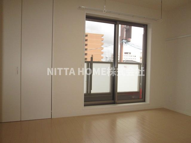 スタジオーネ駅南の居間・リビング|5.9帖の洋室です♪