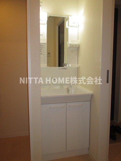 スタジオーネ駅南の洗面所|シャワー付きの洗面化粧台もありますよ●