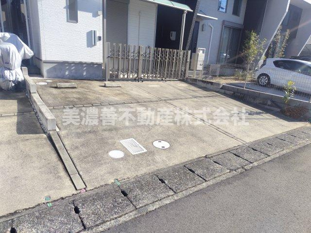 ６６２２１　岐阜市加納南陽町中古戸建ての駐車場