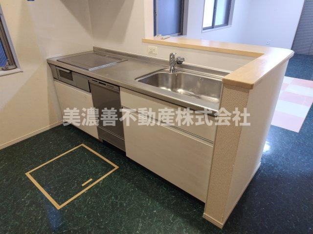 ６６２２１　岐阜市加納南陽町中古戸建てのキッチン