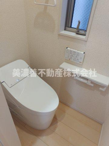 ６６２２１　岐阜市加納南陽町中古戸建てのトイレ