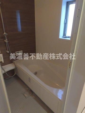 ６６２２１　岐阜市加納南陽町中古戸建ての浴室