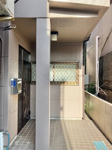 南小岩戸建のエントランス