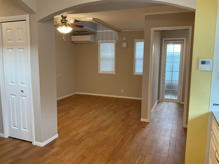 野崎戸建の居間・リビング