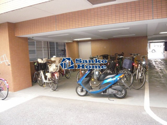 スカイコート日本橋人形町第５の駐車場