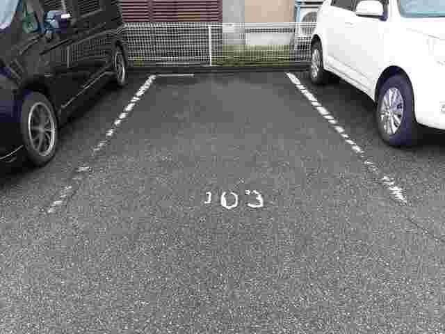 ヴィラ　アルページュの駐車場