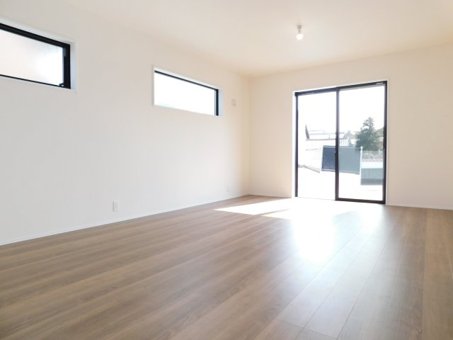 名古屋市中川区戸田２丁目の新築一戸建の居間・リビング|◇リビング◇　　南面を含む２面採光で明るいリビング１７．５帖　明るく温かい広々ＬＤＫ♪