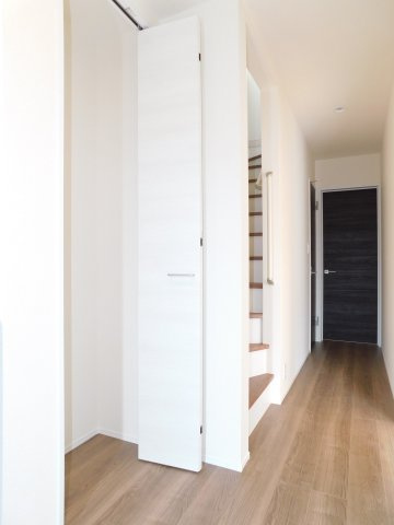 名古屋市中川区戸田２丁目の新築一戸建のその他|◇１階ホール◇　　帰宅後からの洗面室への導線が考えられた間取り♪