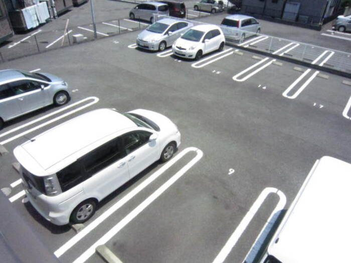 ヴィクトワールレーブの駐車場