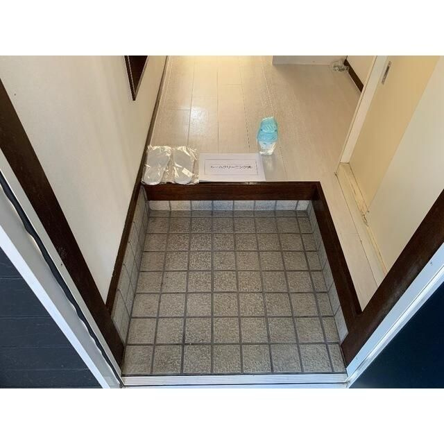 カレッジハウスⅥの玄関