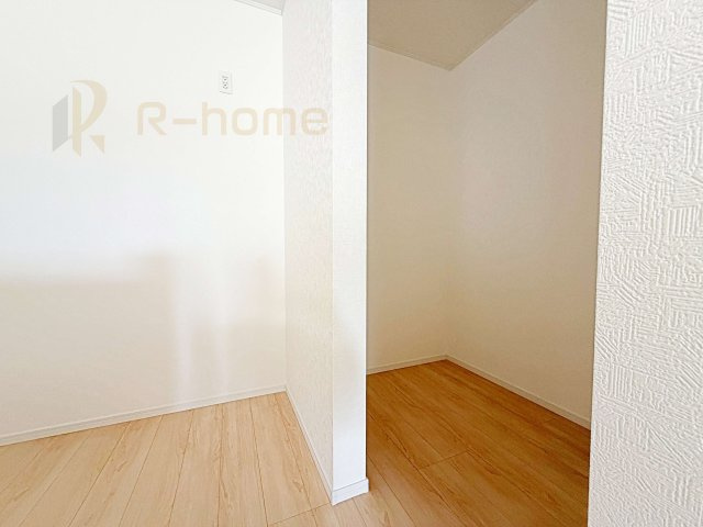 つくば市観音台第15　新築戸建て　1号棟の収納|キッチンにはパントリーを設置！キッチン回りの整理整頓の悩みも解決♪