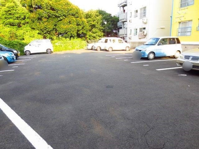 グリーンヒル白川の駐車場