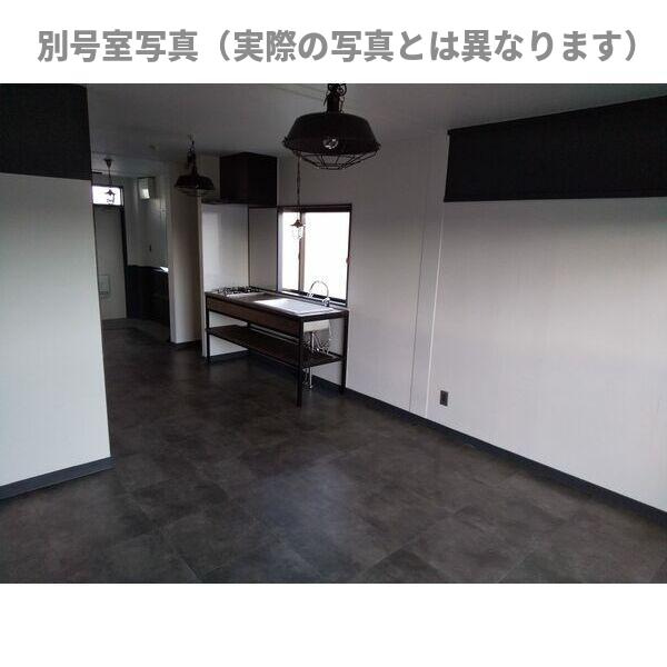 106寺前の居間・リビング