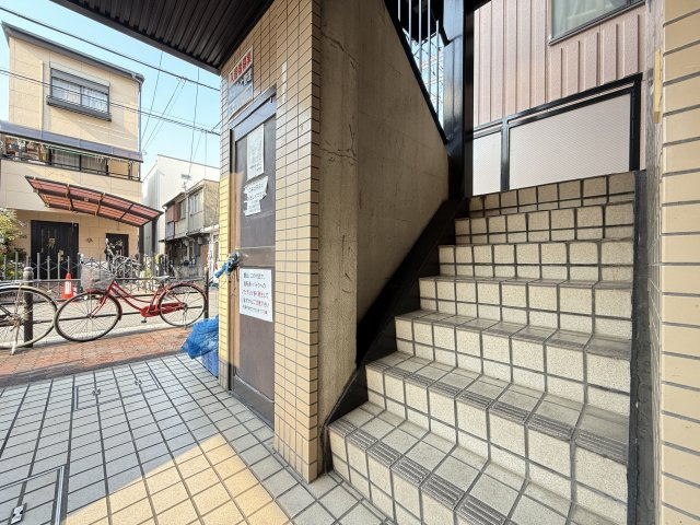 杉本スカイハイツのエントランス