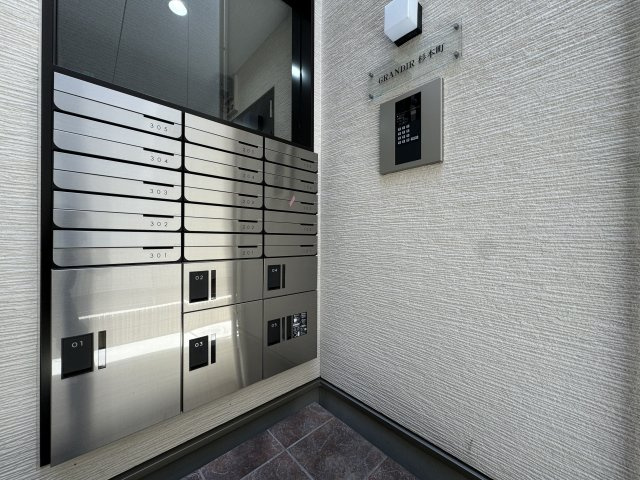 GRANDIR杉本町のエントランス