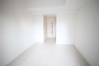 【居間・リビング】 | エスプレイス大阪ガルフレジデンス | こちらの居間で趣味の時間をお楽しみください