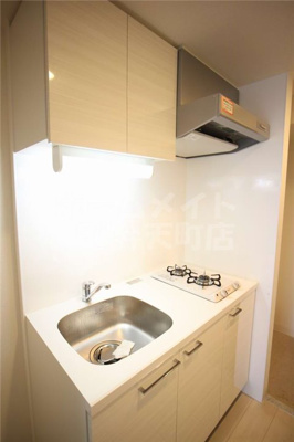 【キッチン】 | エスプレイス大阪ガルフレジデンス | コンパクトなキッチンで掃除もラクラク