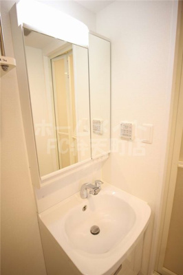 【洗面所】 | エスプレイス大阪ガルフレジデンス | ゆったりとスペースのある洗面所