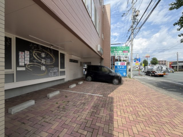 小豆餅坂口様貸店舗の駐車場