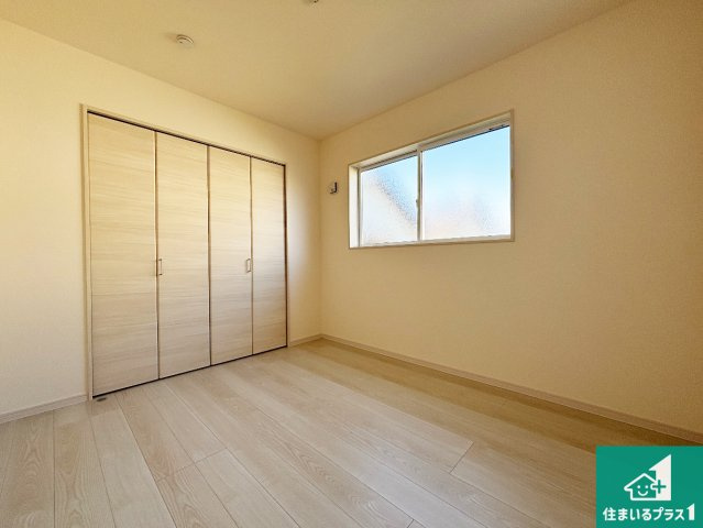 ■枚方市東香里元町　第4期　新築一戸建ての洋室|シンプルな洋室は、自分好みのインテリアが楽しめます♪ご家族とインテリアや家具を選びに行くのは入居時の醍醐味の一つです。ぜひお楽しみください♪